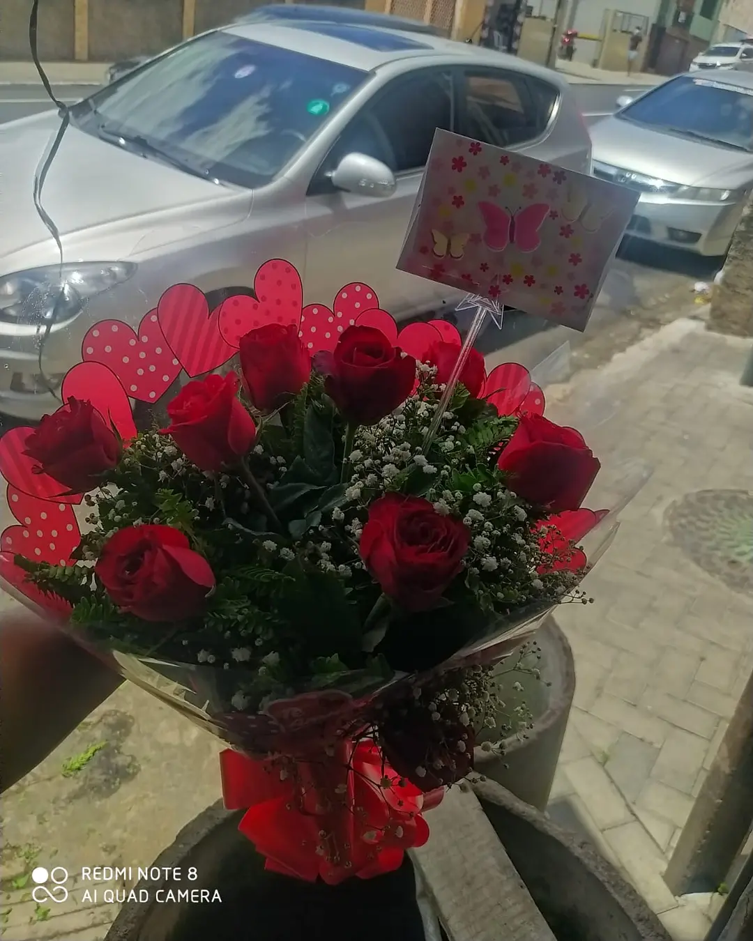 Rosas vermelhas e carinho — publicação original da Flor do Campo